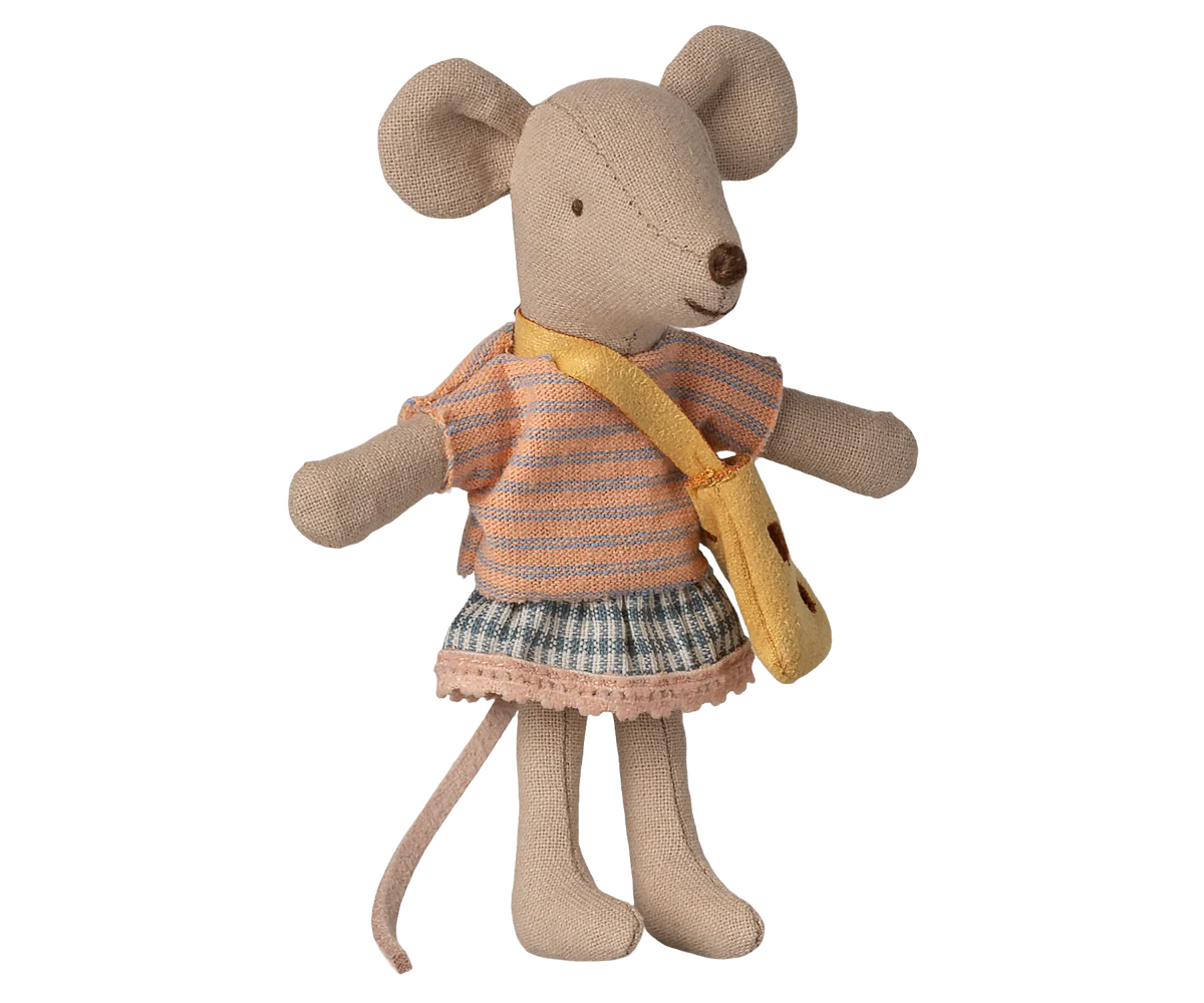 Maileg Little Sister mouse with pink bag, dressed in colorful outfit, holding a small accessory, perfect for imaginative play.