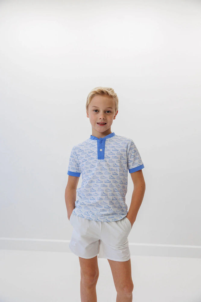 courtside kids - sneaker print blade shirt