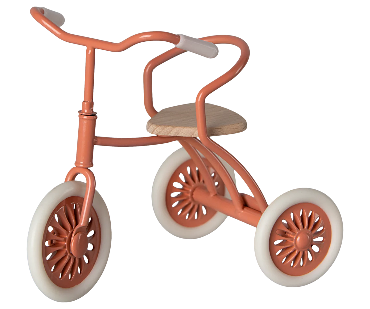Maileg Coral Abri à Tricycle Mouse toy with detailed coral-colored fabric and tiny tricycle, perfect for children's imaginative play.