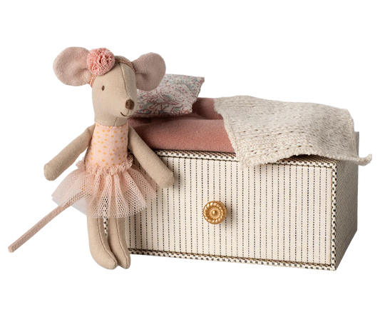 Maileg - Little Sister Dance Mouse in Daybed