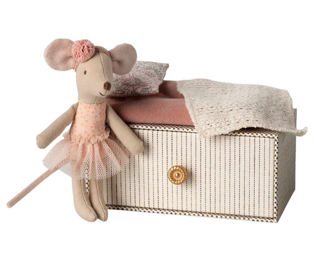 Maileg - Little Sister Dance Mouse in Daybed