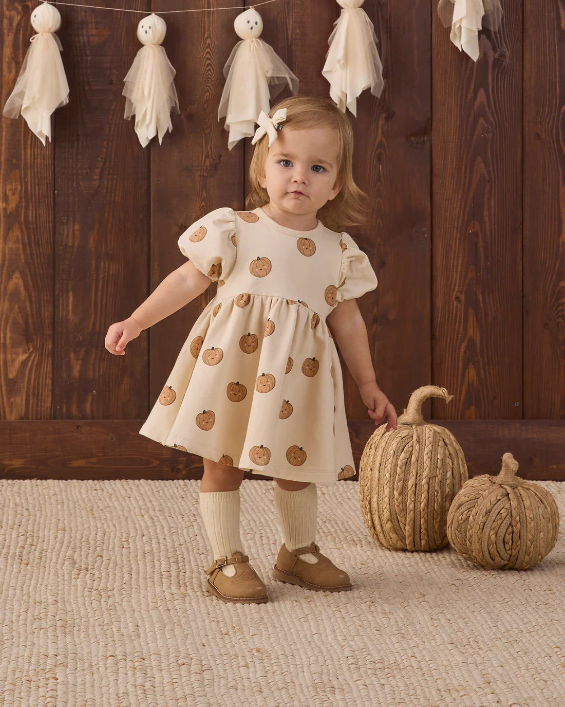 Quincy Mae Darla dress for babies featuring pumpkin print, soft fabric, and comfortable fit in a charming fall-inspired design.