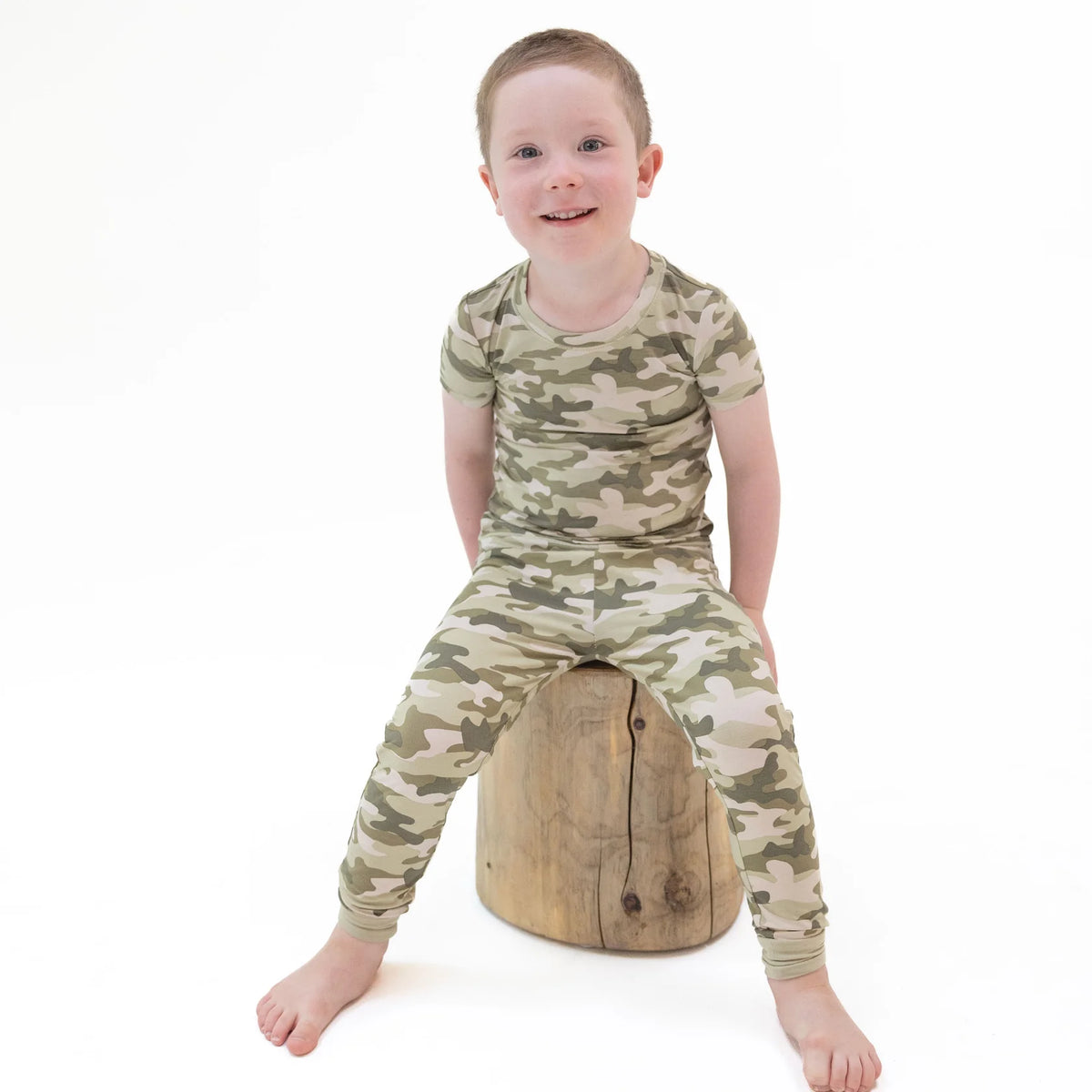 Angel Dear camo SS loungewear set featuring a relaxed fit, soft fabric, and stylish camouflage pattern on a comfortable, casual outfit.