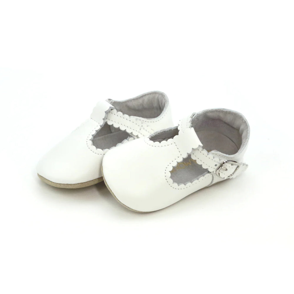 L'AMOUR - Elodie Girls Scalloped T-Strap Mary Jane Crib Shoe (Infant)- White