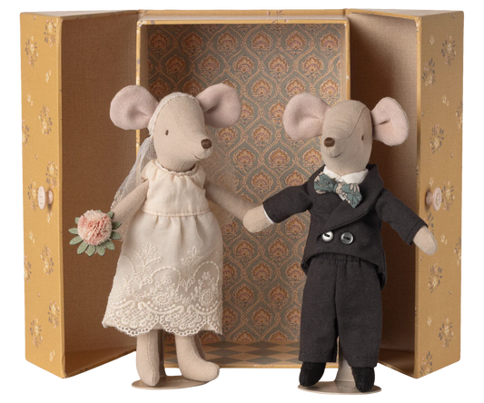 Wedding mice couple in box, Mum and  Dad