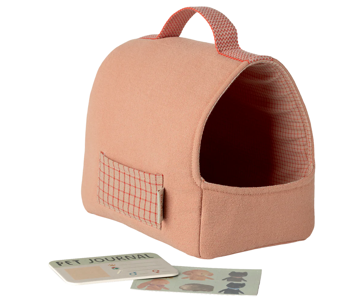 Maileg coral pet carrier with handle, soft fabric exterior, designed for small pets or toys, suitable for travel and carrying.