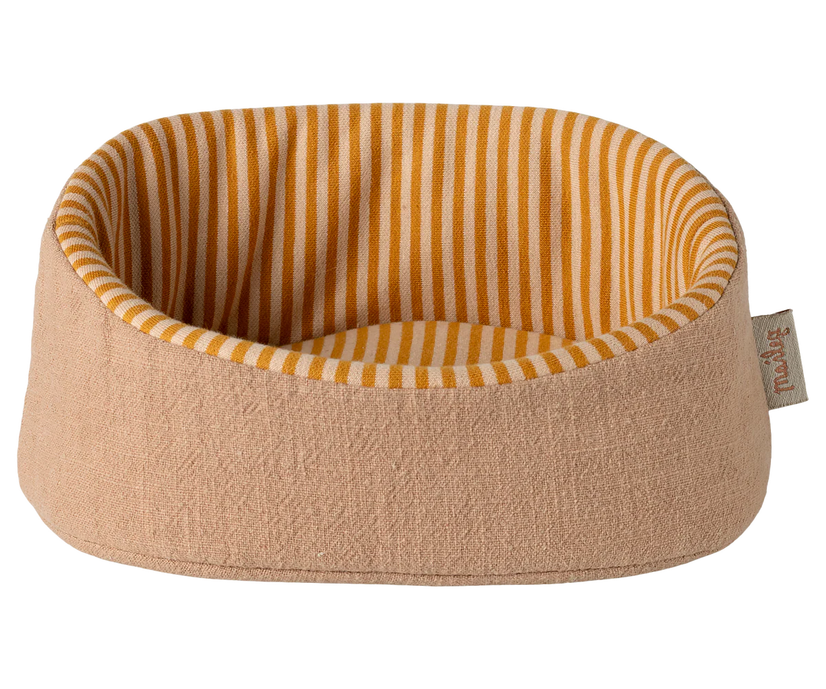 Maileg Pet Basket in powder color, a cozy basket suited for small pets, with soft fabric and stylish design.