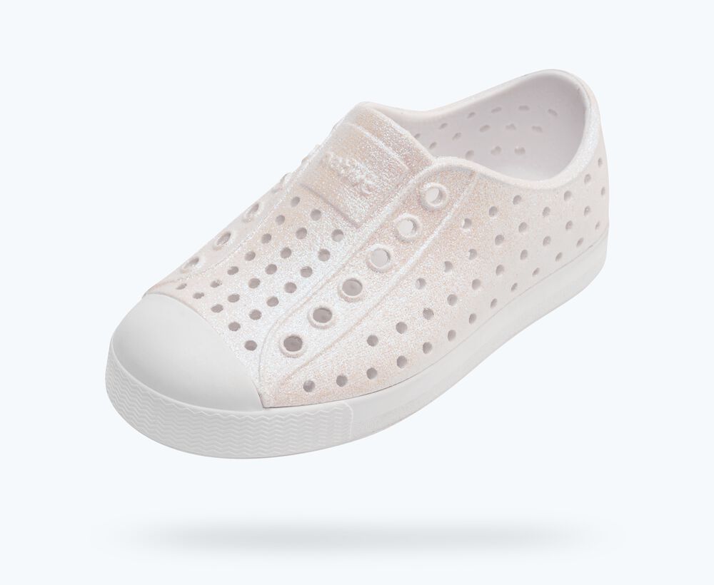 Natives Jefferson Bio-Bling™ child shell white bling sandals with white shell design and sparkling accents, casual summer footwear for kids.