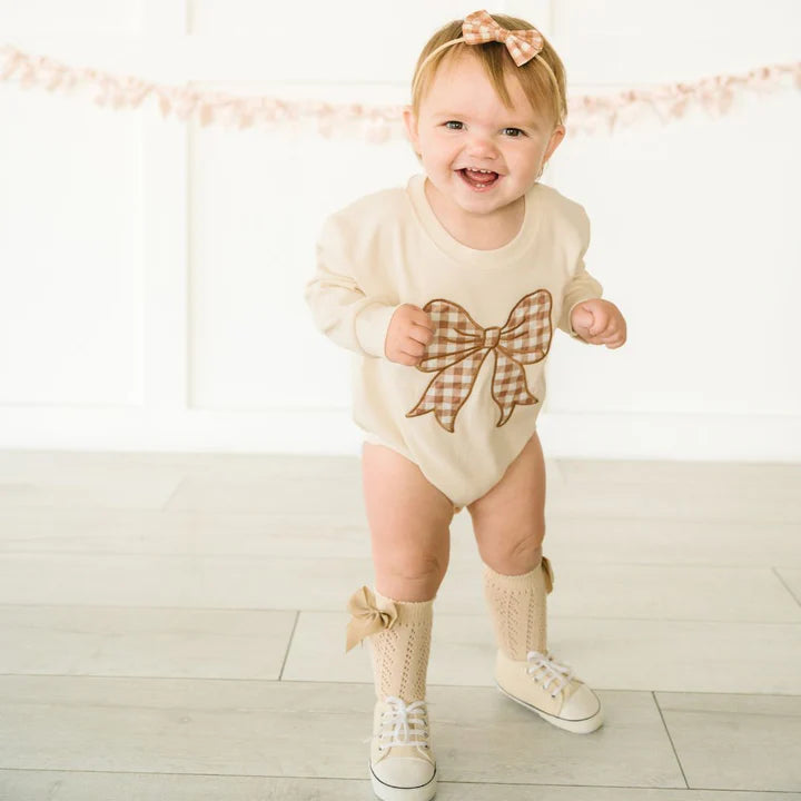 Sweet Wink - Gingham Bow Patch Long Sleeve Romper - Natural