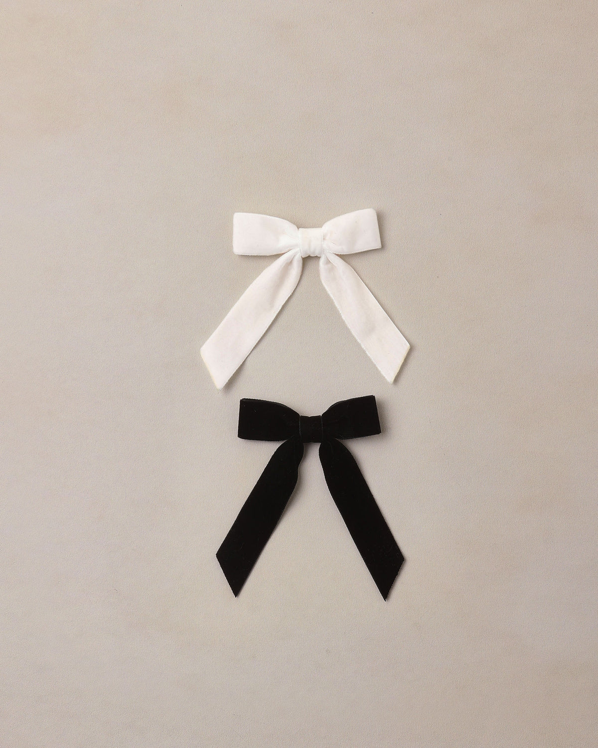 Black,Ivory Velvet Bows Set
