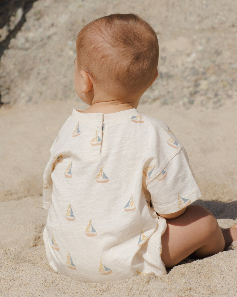 
            
                Load image into Gallery viewer, Rylee &amp;amp; Cru - Sailboats Relaxed Bubble Romper
            
        